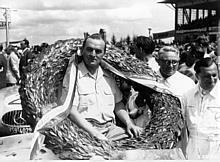 Grosser Jubiläumspreis für Sportwagen 1952. Siegerehrung für Hermann Lang.